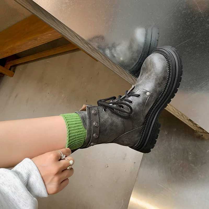 2025 Autumn Platform Cowhide Martin Boots Round Toe Lace Up Middle Heel Rivet Short Boots Large Size Womens Boots W250811