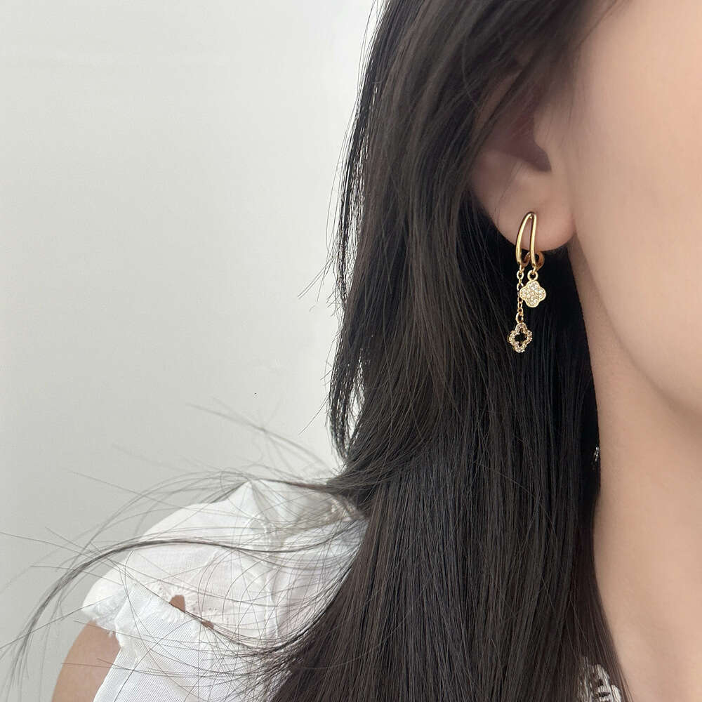 2025 Hot Luxury jewelry designer earrings with geometric hollow zirconia 4-leaf flower tassel earrings copper plated gold high-end light luxury earrin