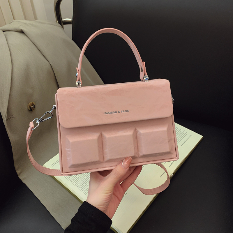 Niche Design Box for Women 2025 New High-End Feel Embossed Handbag Simple Single Shoulder Crossbody Small Square Bag ddmymoon