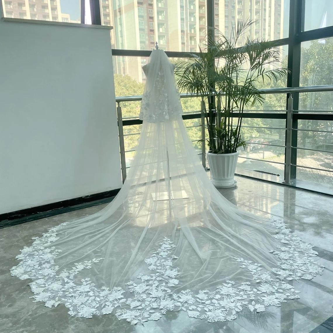 Gorgeous Two Layer Wedding Veils Appliques Edge Long Cathedral Length With Comb Veils Wedding Accessories