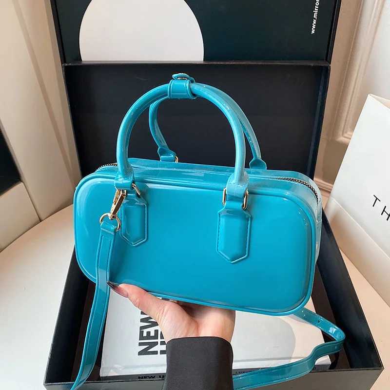 Elegant Paris Inspired Vintage Crossbody Bag - Minimalist Leather Tote for Women Luxury Commuter Solid Color Designer Z250811