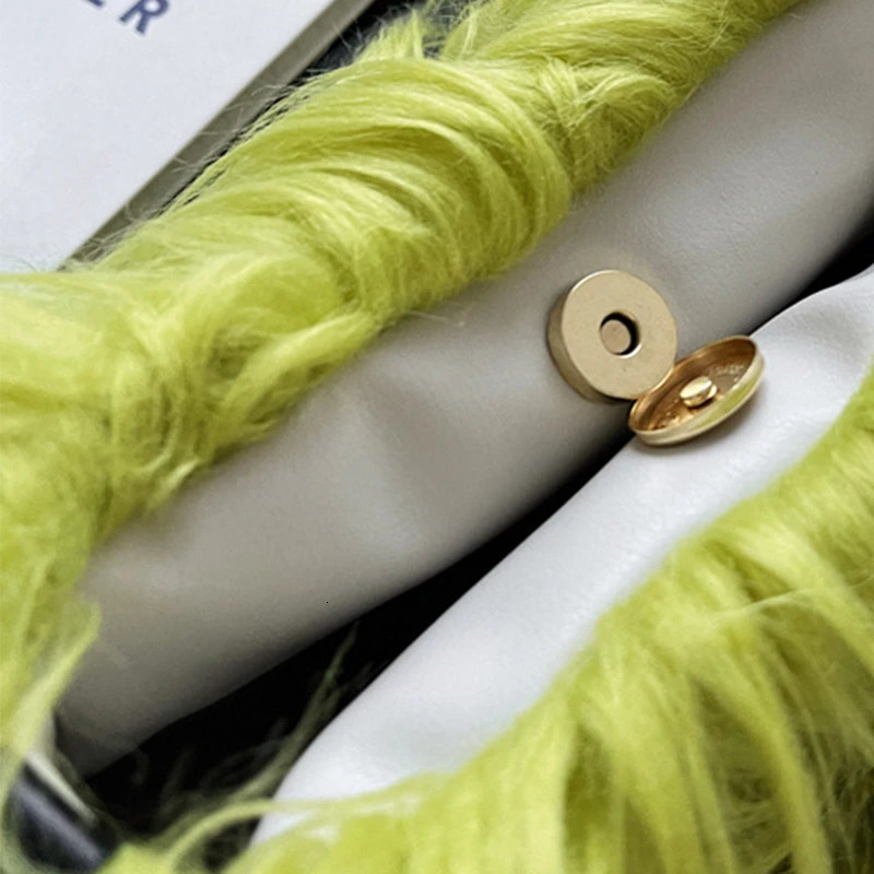 Winter Faux Fur Shoulder Bag for Women Trendy Fuzzy Handbags Plush Crossbody Fluffy Tote Furry Handle Mobile Phone 250811