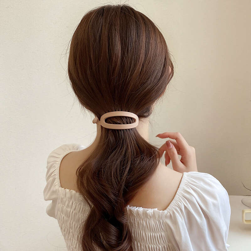 Minimalist Matte Ponytail Horizontal Hairpin Back of Head Accessory for Women Korean Style Elegant Twist Fashion Hair Clip