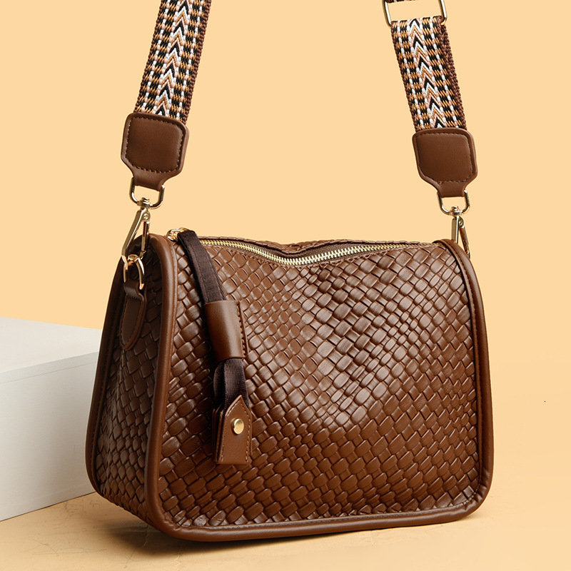 Trendy Woven Single Shoulder Underarm for Women New Simple Versatile Commuter Soft Leather Large Capacity Crossbody Pea Bag ddmymoon