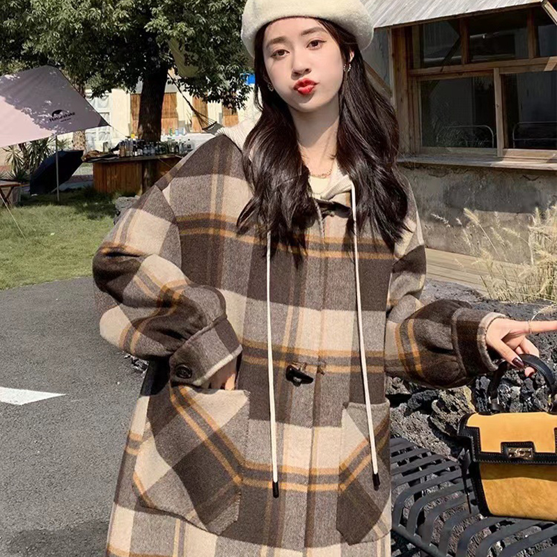 Autumn-Winter Fashion: Stylish Ladies' Wool Overcoat Featuring Twin Sides Design and Unique Button Details