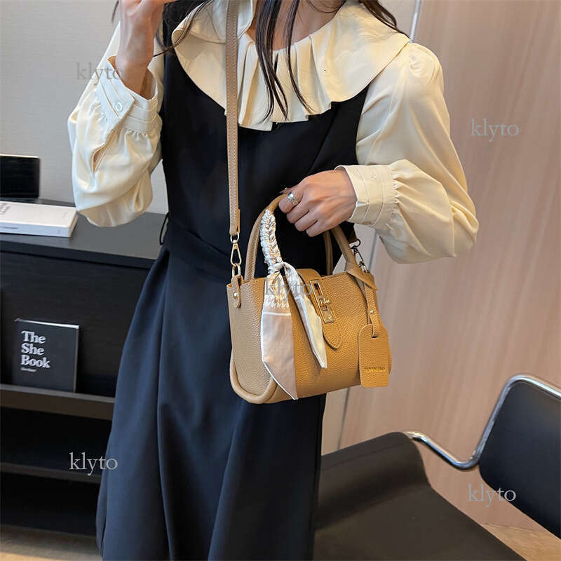 Designer Handbags for Women 2023 New Trendy Summer Basket Ladies Crossbody Handheld Bucket Bag
