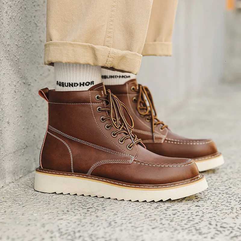 British Style Lace Up Desert Boots Fashionable Leather Outdoor Work Shoes Men Sneakers Ankle Boots Thick Soled Mid Top Men Boots W250811