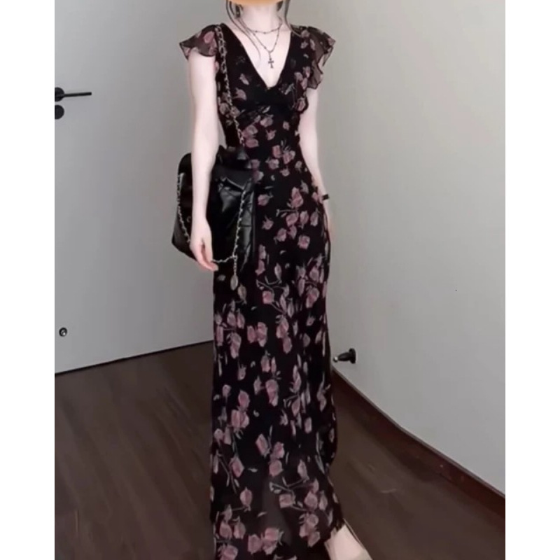 2025 Summer New Women's Black V-neck Rose Dress Summer trend New Elegant Waist Lace Small Drifting Sleeves Chiffon Long Dress New Designer