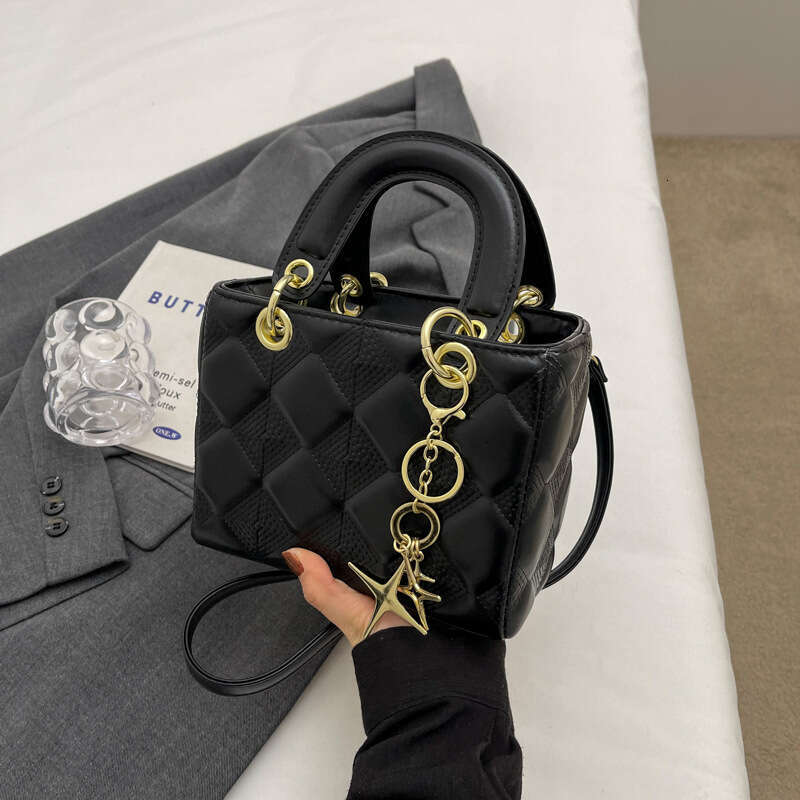 dhessentials Niche Designer 2024 New Women's Trendy Versatile Socialite Crossbody Fashion Handbag Princess Diana Bag