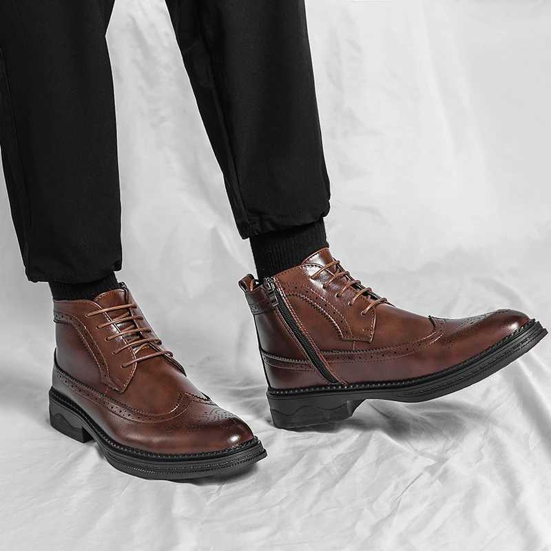 Men Block Heel Lace-up And Side Zipper Design Brogue Combat Boots W250811
