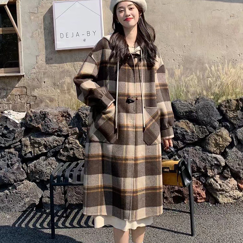 Autumn-Winter Fashion: Stylish Ladies' Wool Overcoat Featuring Twin Sides Design and Unique Button Details