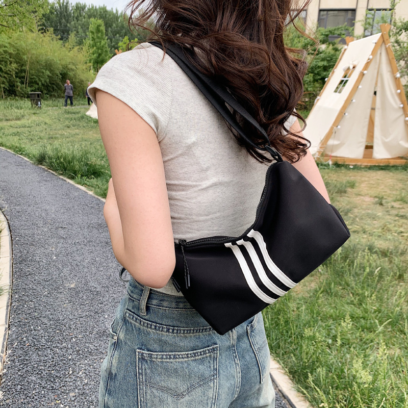 Autumn New Trendy Sports Style Women's Small Square Bag Spicy Girl Cool Style Niche Texture Women's Crossbody Bag Autumn New Designer Bag Wo