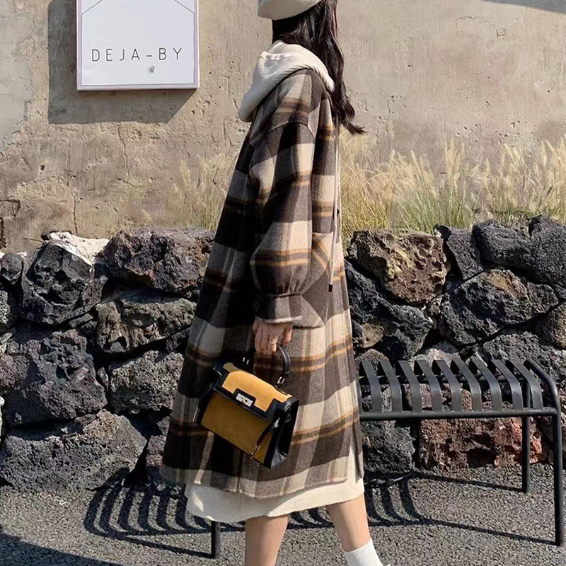 Autumn-Winter Fashion: Stylish Ladies' Wool Overcoat Featuring Twin Sides Design and Unique Button Details