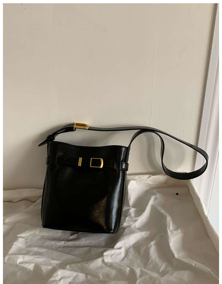 Korean Version Ins Oil Wax Leather Single Shoulder Crossbody Small 2025 High-end Simple Bucket Bag for Women