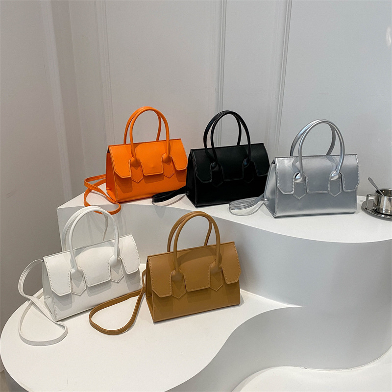 Autumn New Women s Shoulder Bag New Fashionable Handbag Small Square Bag Commuting Fashionable Women s Crossbody Bag Autumn New Simple Designer Bag