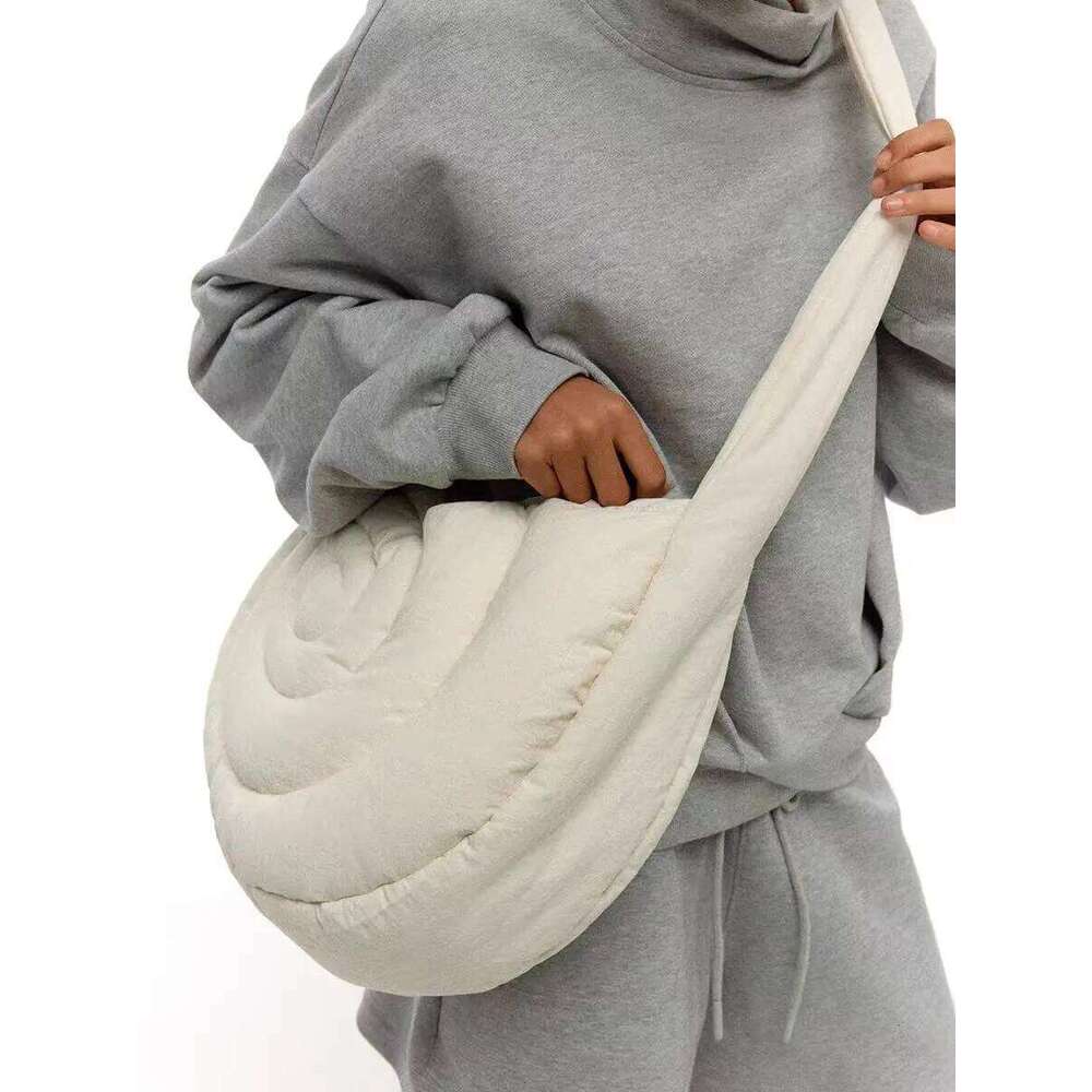 New fashion "Puff Snail" foamed texture cotton-filled cloud shoulder bag for autumn and winter with a crossbody strapdesigner bag