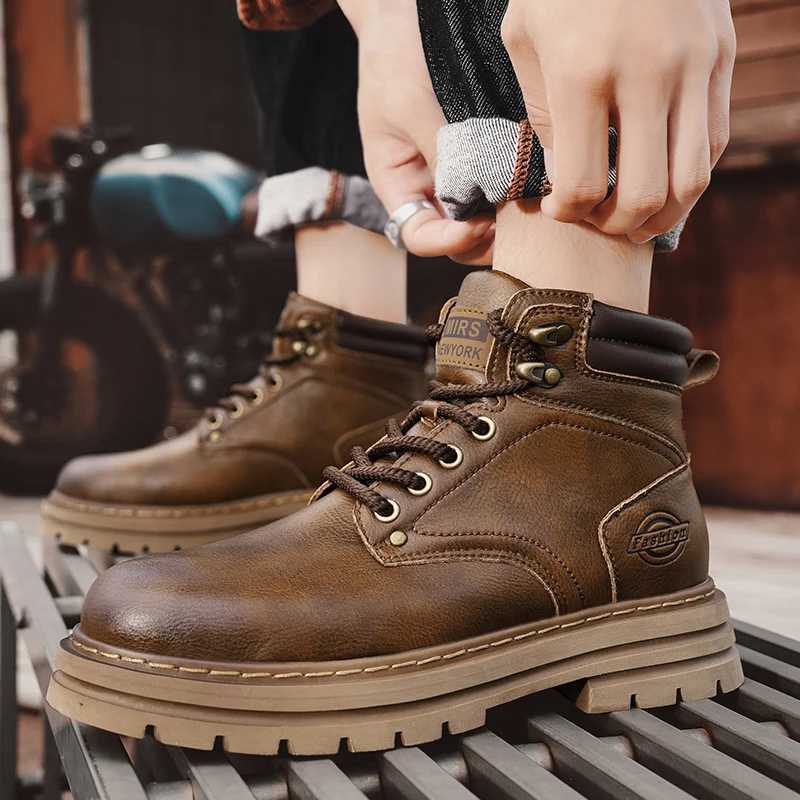 Golden Sapling Work Boots for Lovers Fashion Platform Shoes Men Comfortable Retro Boot Outdoor Casual Couple Shoe Tactical Flat W250811