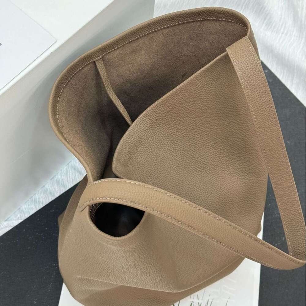 Genuine Leather Single Shoulder Ins Style Urban Simple Large Capacity Crossbody for Women Bucket Bag 2025 Autumn New Model