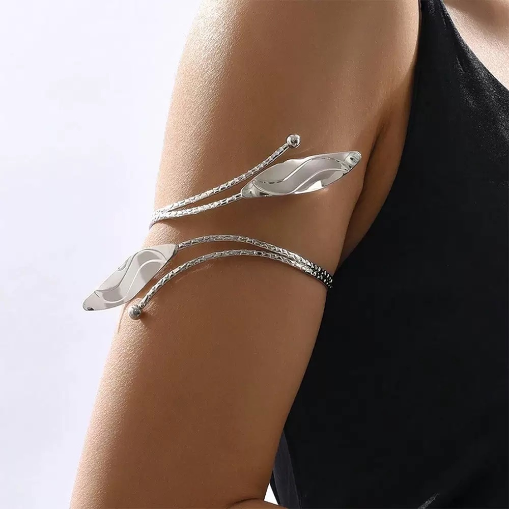 Fashionable high-quality sleeve badge with a simple leaf design, adjustable opening, and gold sleeve badge for women