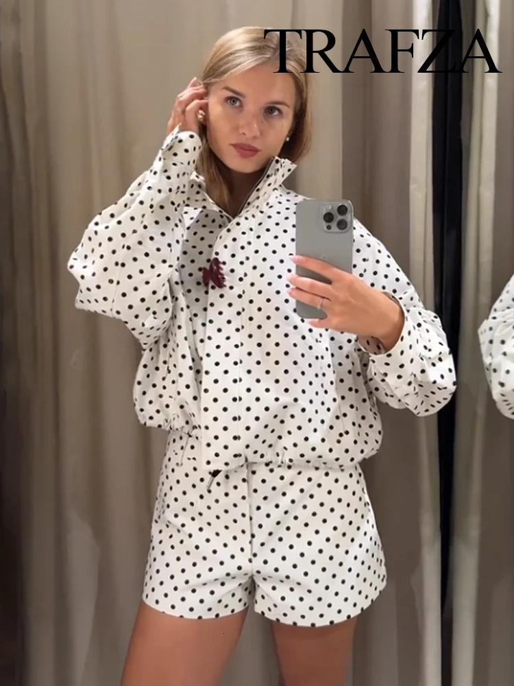 TRAFZA Woman Autumn Long Sleeves Turtleneck Zipper With Pockets Drawstring Casual Coats Women Fashion Polka Dot Printed Jacket 250809