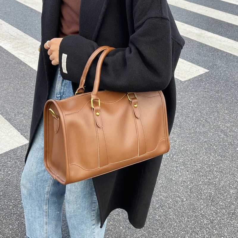 Large Capacity Tote Handle Bags for Women Solid Artificial Leather Fashion Boston Crossbody Bag Simple Travel Shoulder Bag for Ladies Z250811