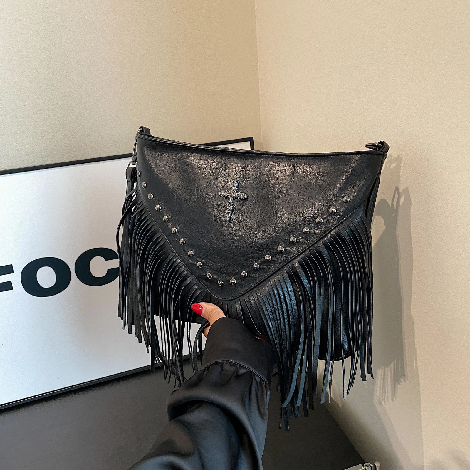 Fashion Vintage Leather Crossbody Bag Boho Style Shoulder Bag Tassel Rivet Cross Decor Square Purse Casual Messenger Bag For T 250807