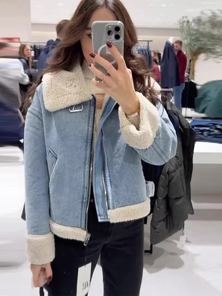2025 Autumn Winter Lamb Wool Denim Patchwork Jacket Women Turn Down Collar Long Sleeve Zipper Coats Lady Chic Pockets Outerwear 250811