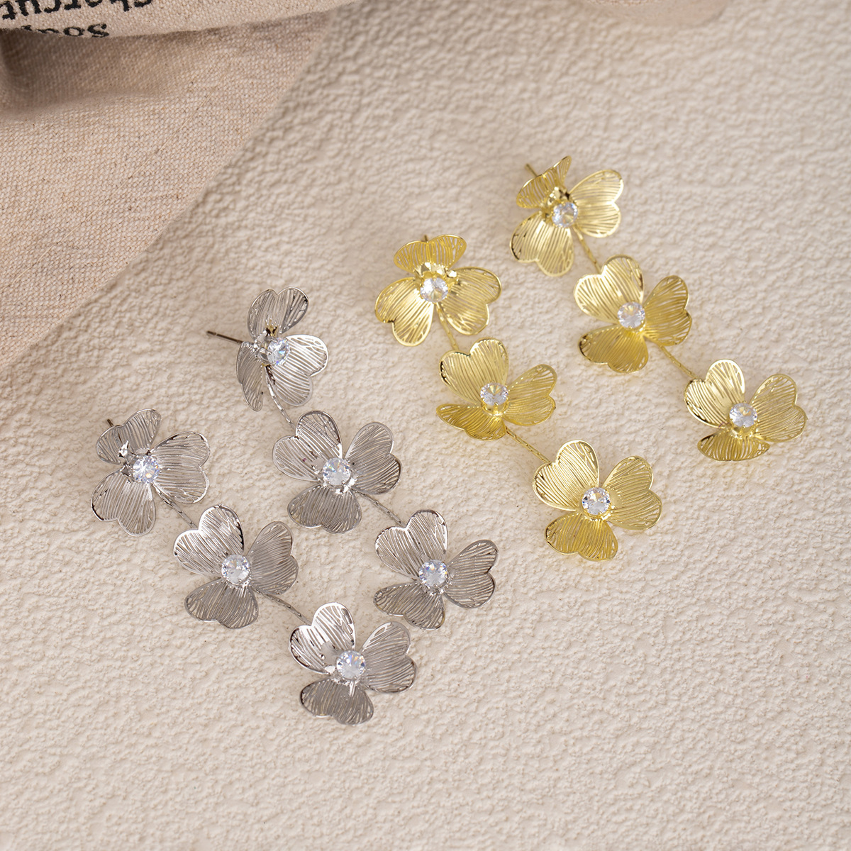 Golden Hollow Inlaid Dia Clover Tassel High-End Light Niche Fashion Elegant Exquisite Statement Earrings