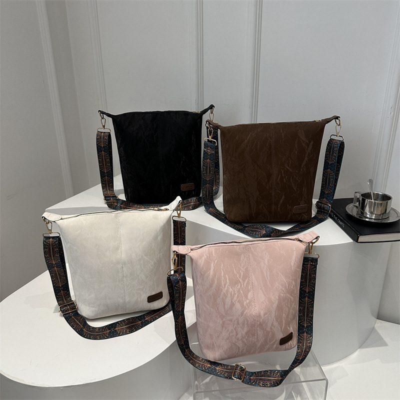 Large Capacity Bucket for Women, Design, Commuter Shoulder Bag, Trendy Versatile Wide Strap Crossbody Bag