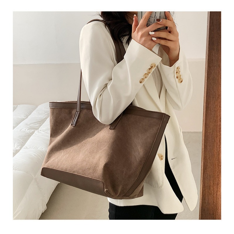 Chic & Practical: Women's Canvas Tote Bag Featuring Minimalist Texture for Everyday Use