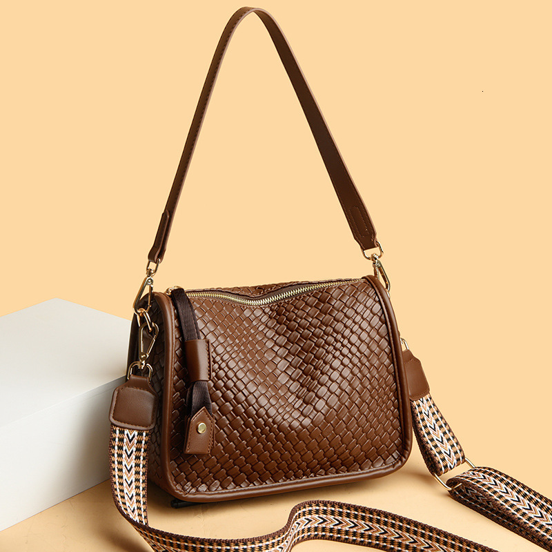 Trendy Woven Single Shoulder Underarm for Women New Simple Versatile Commuter Soft Leather Large Capacity Crossbody Pea Bag ddmymoon
