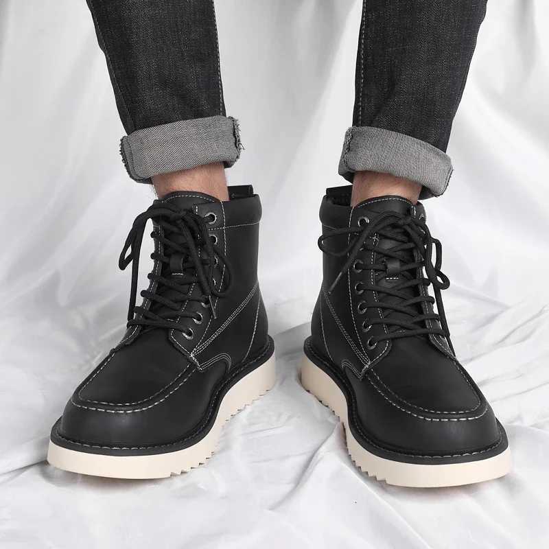 British Style Lace Up Desert Boots Fashionable Leather Outdoor Work Shoes Men Sneakers Ankle Boots Thick Soled Mid Top Men Boots W250811