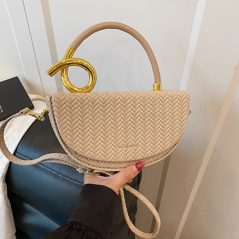 2025 New Fashion Trendy Single Shoulder Crossbody Saddle Light Luxury High-end Niche Personality Handheld Box Bag for Women ddmymoon