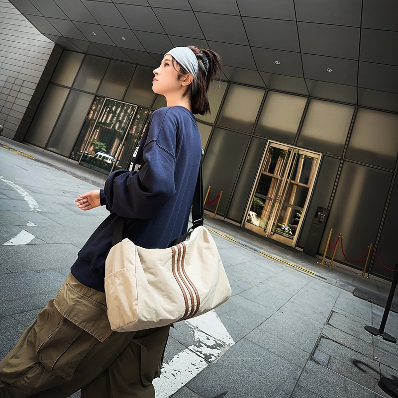 Men's Crossbody Capacity Waterproof Sports Gym Lightweight Short Travel Business Trip Large Shoulder Bag Trendy Brand