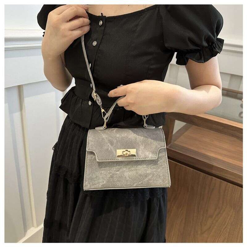 Maillard Women's Spring 2024 New Internet Celebrity Handheld Small Square Fashionable and Western Style Crossbody Lock