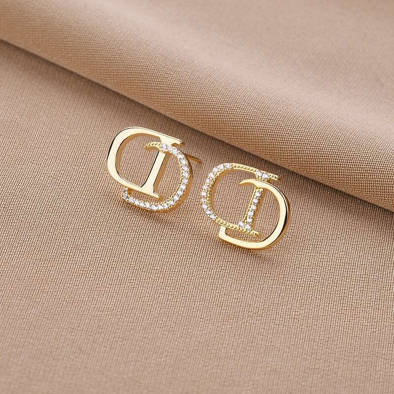 DHcollections Letter CD Ins Style Rhinestone Hollow Socialite Light S Pure Sier Needle Earrings for Women