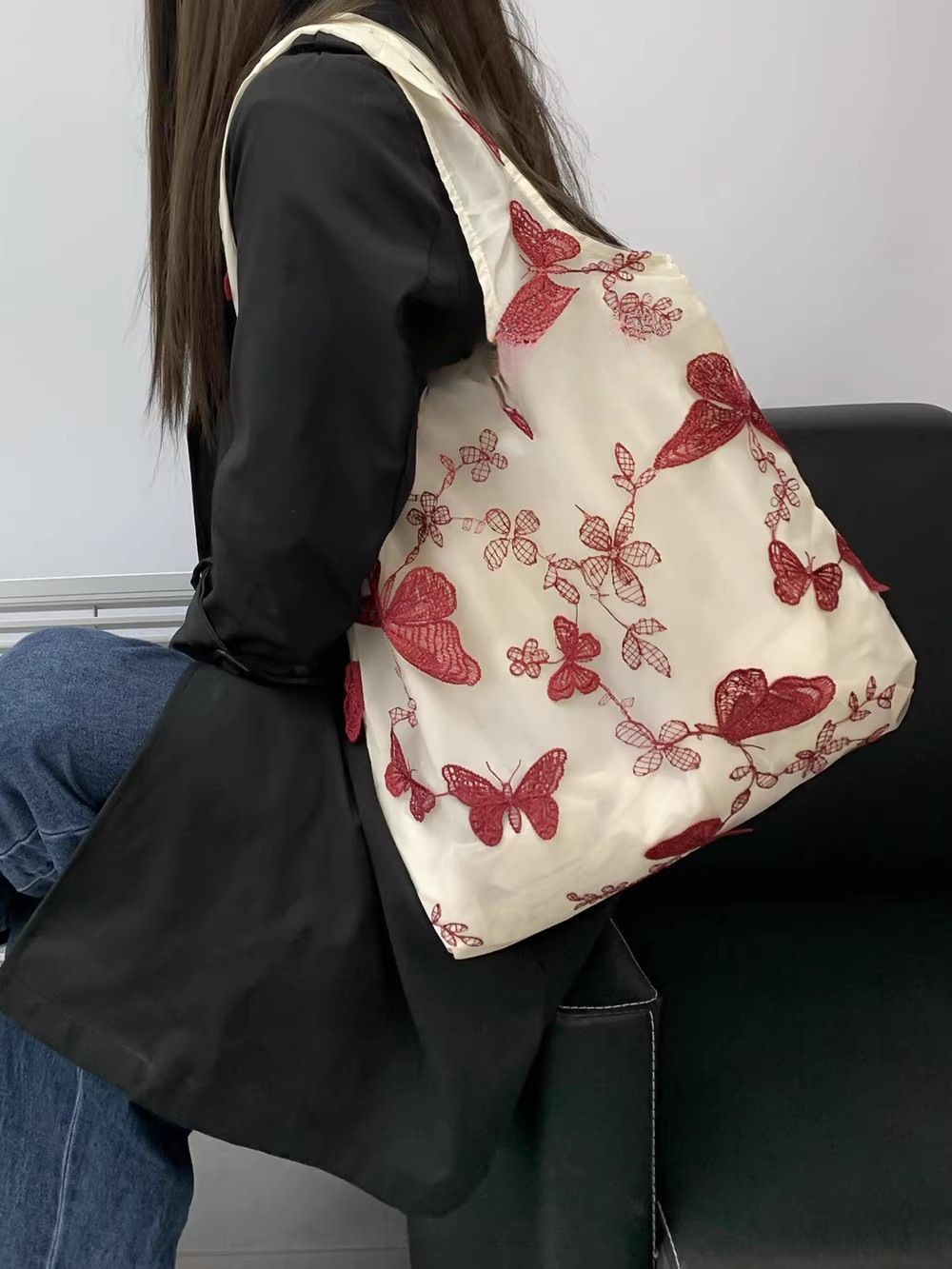 Autumn new embroidered black butterfly canvas bag lace casual travel women's shoulder bag niche design capacity women's crossbody bag Autumn