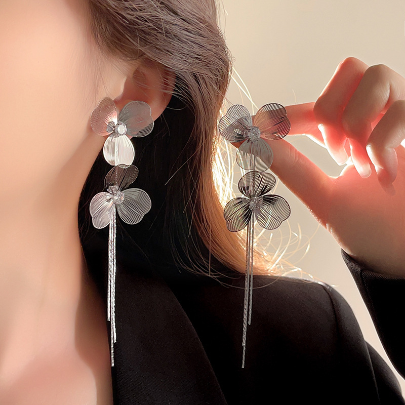 Sier Needle Zircon Hollow Flower Petal Tassel Fashion Versatile Studs Light High-end Feel Earrings