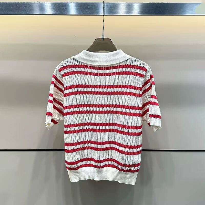 Elegant Casualwear Essential Lightweight Ribbed Knit Tee Featuring Stylish Collar Details