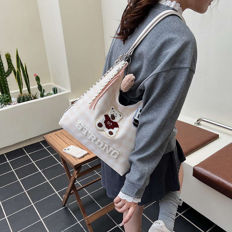 2025 New Student Chain Tote Backpack Female Niche Design Sense Bear Shoulder Crossbody Bag ddmymoon