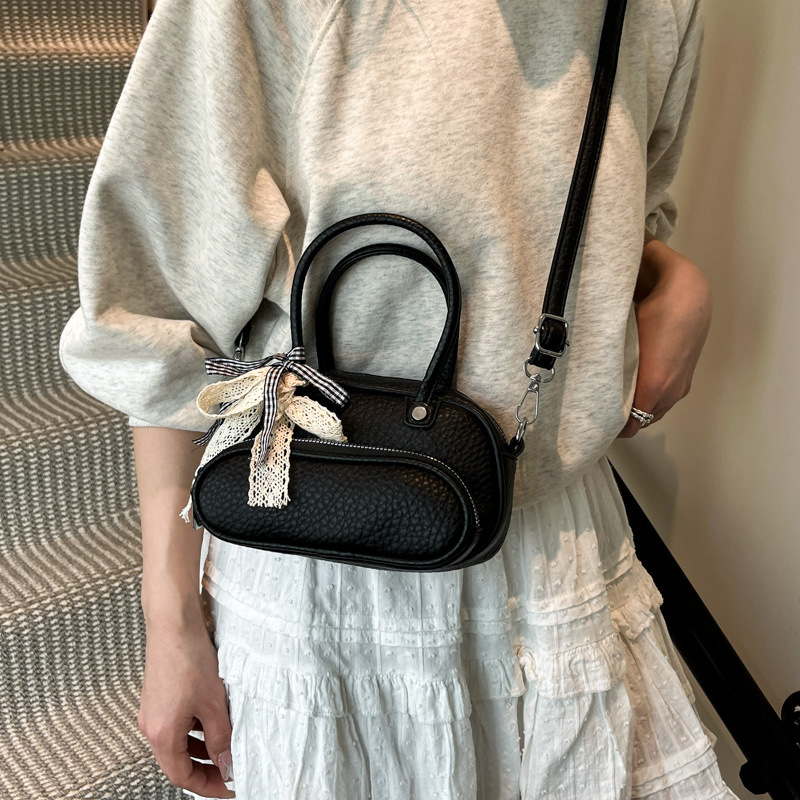 Lychee Pattern Handheld Bowling for Women 2025 New Korean Version Niche Design Versatile Commuter Shoulder Crossbody Bag ddmymoon