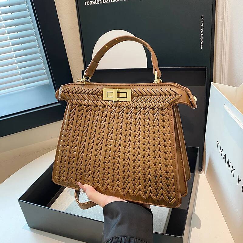 2025 New Free Freight Ladies Designer Elegant KL Bag French Woven Leather Handbag Celebrity Style Shoulder Bag Design Spacious Tiktok Hot Sale