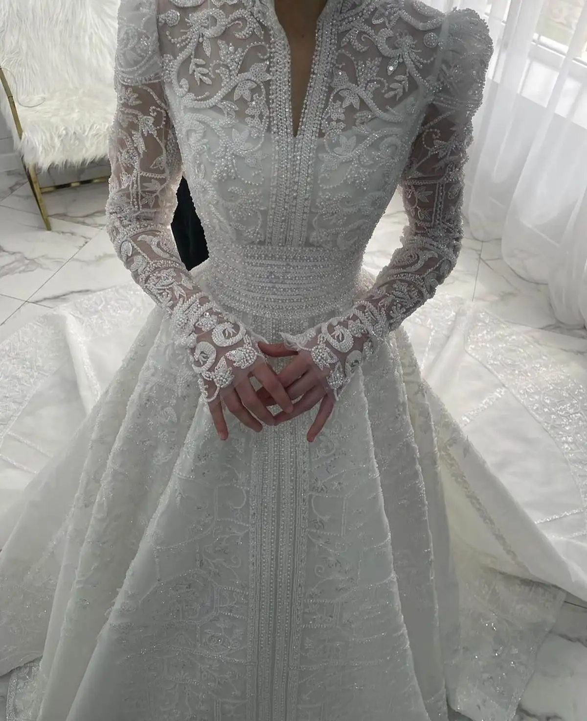 Luxury Pearl Wedding Dresses Sequins Beading High Neck Bridal Gowns Muslim Long Sleeve Customized A Line Dress Vestido de novia Plus Size Customized