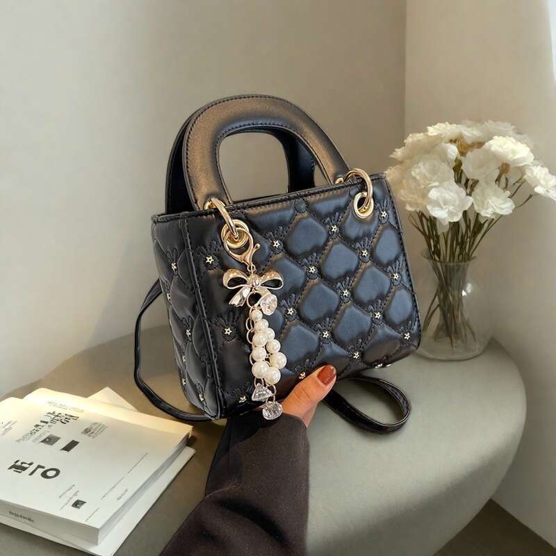 Designer Bag Luxury Bag Dhessentials High-End Style INS Trendy Fashion Shoulder Bag Handbag Shoulder Crossbody Women Versatile Casual Niche Design