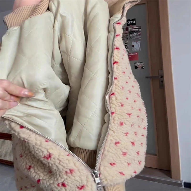 Korean Fashion Winter Women Tops Polka Dot Lamb Wool Stand Collar Long Sleeve Zipper Warm Coats Female Jacket 250804