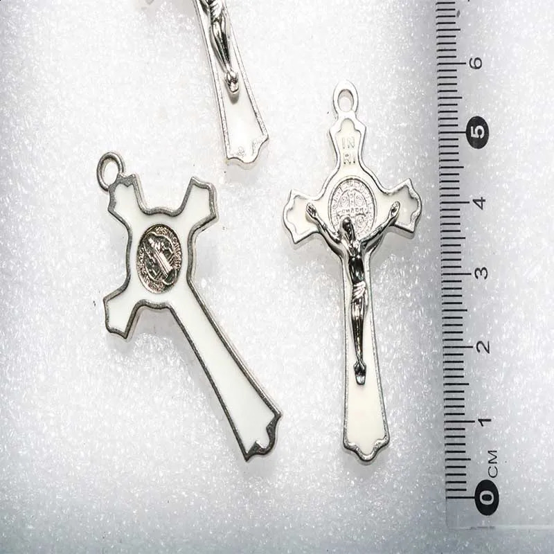 30 pieces / Jesus crucifix St. Catholic Christian Christ v Yesu cross Aesop figure cross 250807