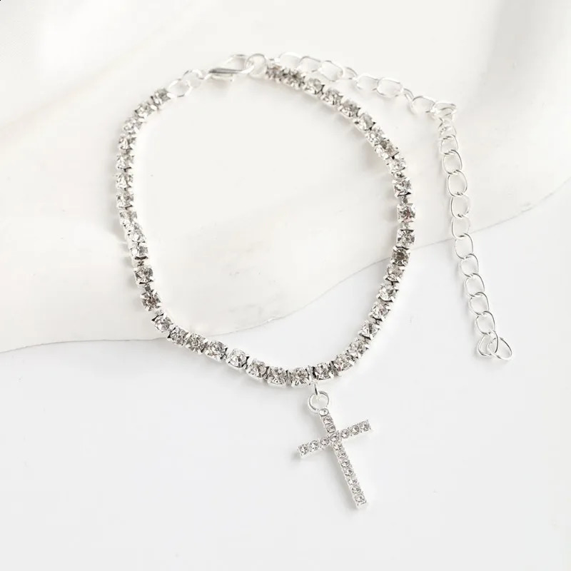 in Europe and America Fashion Elegant Sparkling Rhinestone Cross Anklet Summer Beaches Holiday Party Minimalist Jewelry 250807