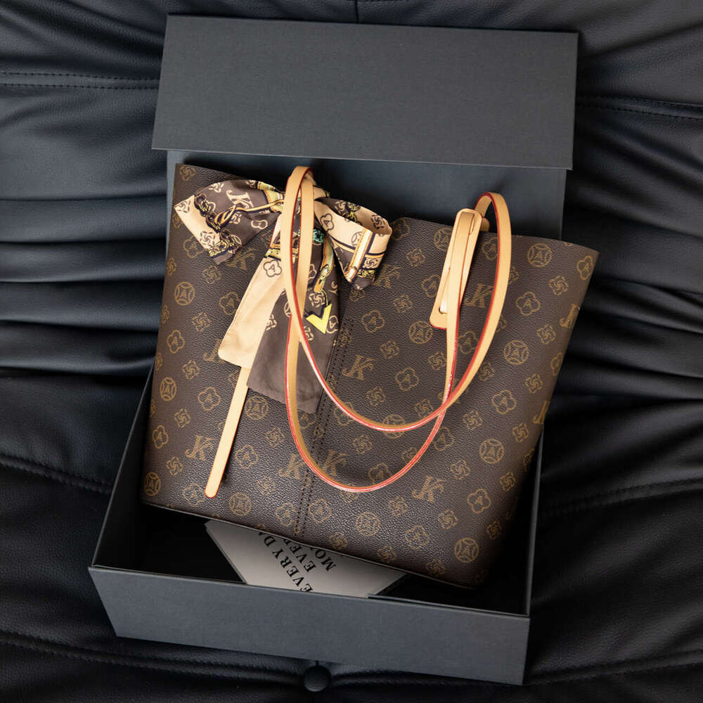 2025 New Trendy Fashion Women's Niche Crossbody High-end Shoulder Versatile Small Square Bags