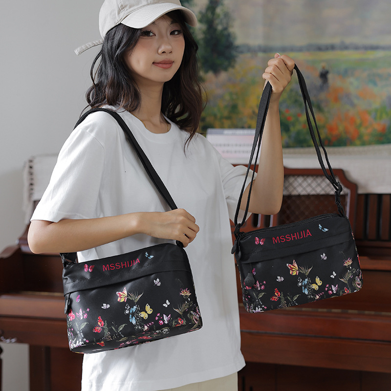 Trendy Printed Three-Layer Large Capacity Crossbody for Women 2025 New Lightweight Oxford Cloth Commuter Shoulder Bag ddmymoon