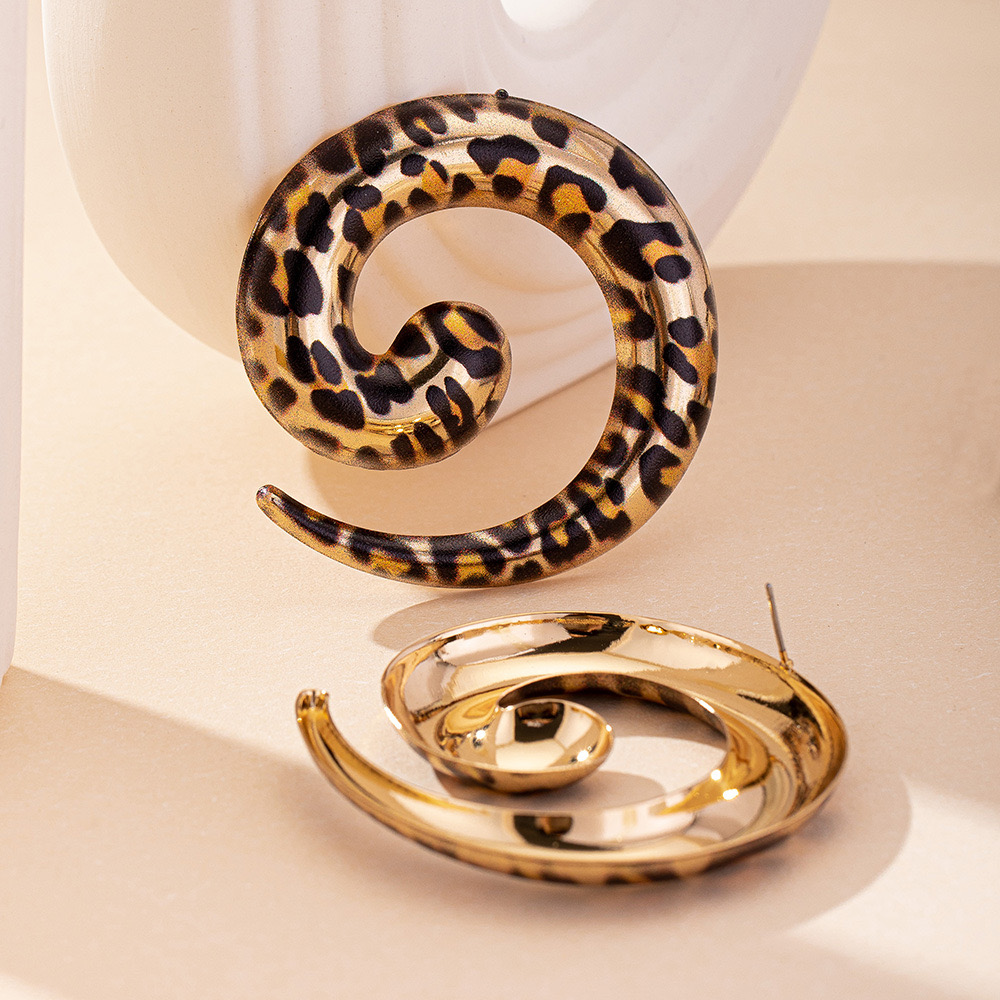 New Fashion Wholesale Geometric Short and Fat Punk Leopard Print Earrings Large Geometric Pattern Spiral Round Earrings